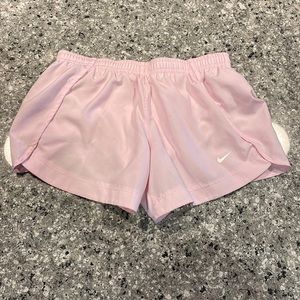 Nike • Girls Medium Shorts
